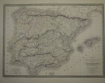 Puede incluir: Un mapa antiguo de la Península Ibérica, que muestra España y Portugal. El mapa está impreso en blanco y negro con algunos acentos de color. El mapa está titulado "Carte de la Peninsule Iberique" e incluye el texto "L'Espagne et le Portugal" en una pancarta decorativa.