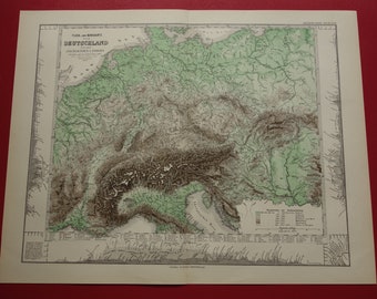Könnte beinhalten: Eine Vintage-Karte von Deutschland und den umliegenden Ländern, gedruckt in schwarzer, brauner und grüner Tinte auf cremefarbenem Papier. Die Karte zeigt das Gelände mit verschiedenen Grüntönen und Brauntönen und enthält eine Legende für die Höhe und andere Merkmale. Der Titel "FLUSS- und BERGKARTE DES DEUTSCHLAND und der ANLIEGENDEN LÄNDER" ist oben auf der Karte gedruckt.