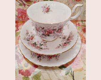 1970s Lavender Rose Tea Cups, Saucers and Side Plates by Royal Albert, England (Afternoon Tea)