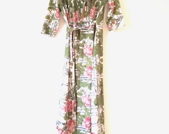 1950s Elegant Dressing Gown  Cotton Rose and Musical Notes Print Fabric