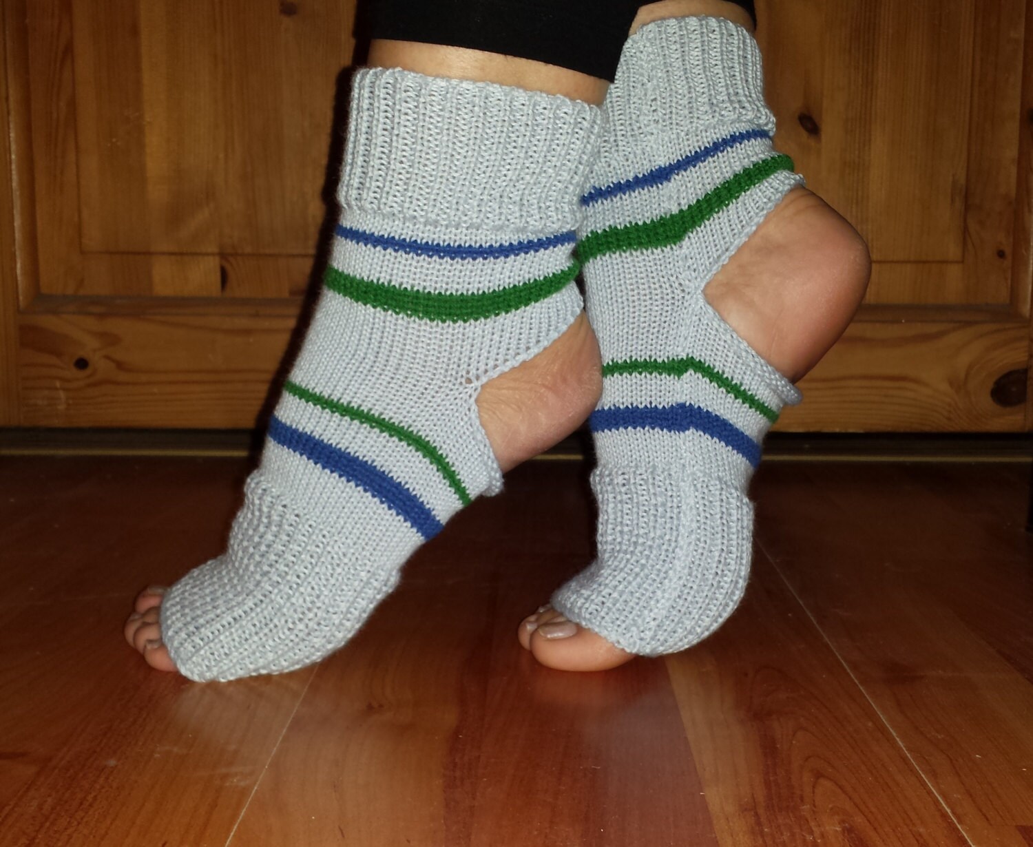 heel less socks