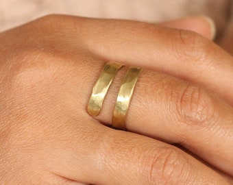 Gold Spiral Wedding Bands Rings for Women and Men, Alternative Wedding Gold Ring, Gold Wedding Ring, Dainty Ring Gold Band, Unique Gold Ring