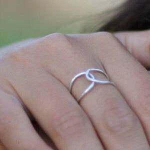 Sterling Silber Liebesknoten Ring: Schlichter Versprechensring für Sie