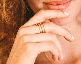 Einzigartiger Ehering für Frauen, breiter goldener Ring, alternativer Ehering, breiter goldener Ehering für Frauen, cooler Ehering, Gold Spirale
