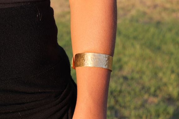 Versona | gold hammered cuff bracelet