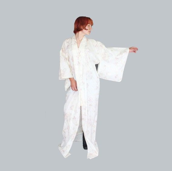 Lovely Vintage Kimono White with Red Lily Pattern - image 1