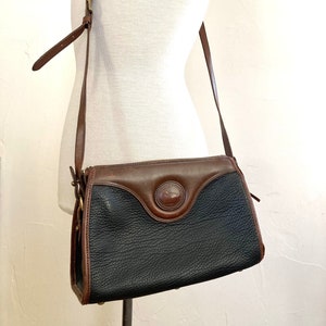 Rara borsa a tracolla in pelle Dooney e Bourke vintage anni &#39;80, prodotta negli Stati Uniti
