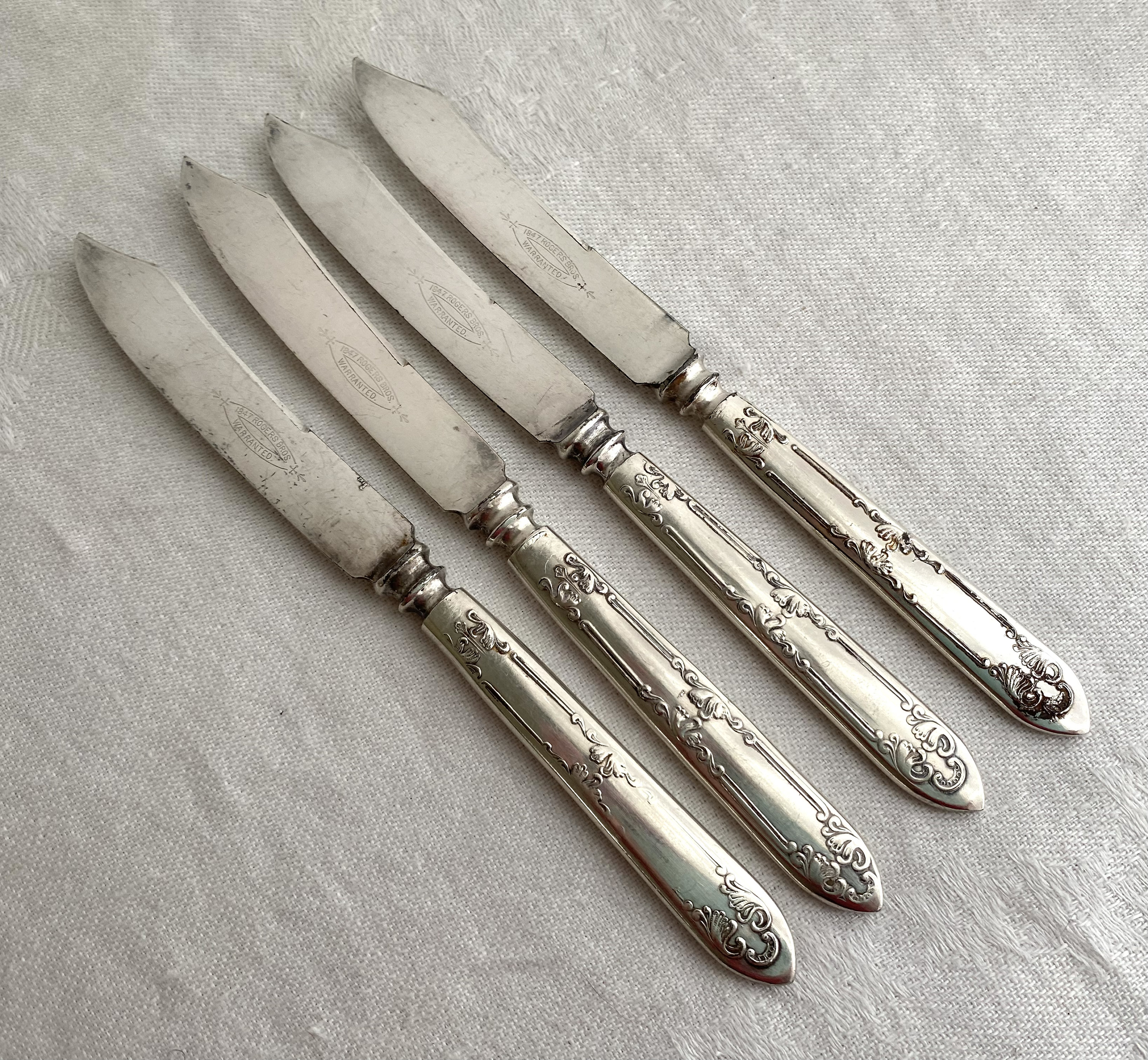 Vintage Silver Butter Knives / Appetizer Knives, Set of 4, Spreaders, Silver-plate, 1847 Rogers Brothers