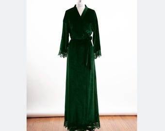 Smaragdgrön broderad kimono i sammet och spets - golvlång lyxig klänning
