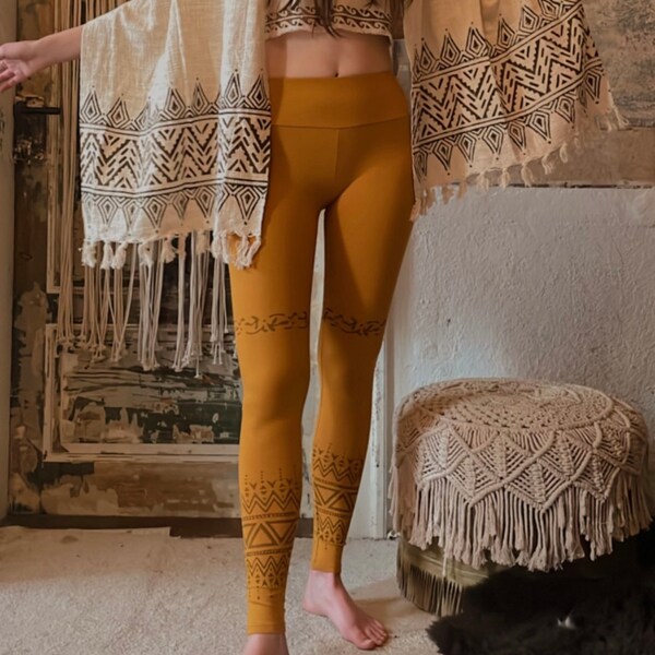 Tribal blockprint yellow leggings faery yoga Yogini wear Cosy sporty dance clothing eco fashion organic cotton bio leggings and tribal scarf