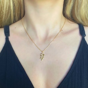 Goudgevulde bladketting / Olijftakketting / Minimalistische ketting / Natuurketting
