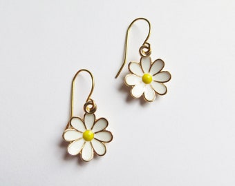 Daisy Earrings, White, Gold, Yellow, Flower, Floral jewellery, Festival Jewelry, Gardener, Botanical, Garden, Spring, Dangle earrings, sun