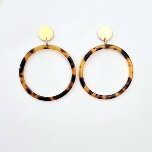 Tier Creolen, Schildpatt Acryl, Ohrringe gold, Sommer-Trends, Ohrhänger, Schildpatt Schmuck