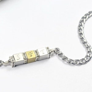Collar con 3 iniciales grabadas, regalos personalizados para tres hermanas, 3 hermanos, regalo de joyería con iniciales. Iniciales estampadas, pulsera con letras personalizadas