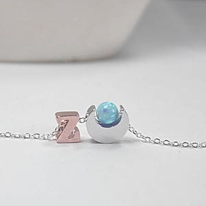 Eres mi sol, eres mi luna y todas mis estrellas. Collar de luna de ópalo. Joyería inicial del sol de la luna. collar de tres tonos. letra de oro rosa.