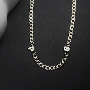 2 Iniciales Joyería para Hombre y Mujer. 2 Collar de letras espaciales. Pulsera de doble inicial. Regalo inicial de la pareja. Letras separadas personalizadas