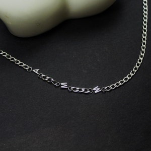 Collar de letras laterales Joyas con iniciales personalizadas.Regalo de joyería unisex.Regalo personalizado para hombres y mujeres. novia Novio ID.Iniciales laterales