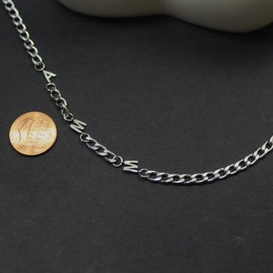 Collar Station Initials, Joyería Unisex Custom. Joyas de cartas laterales, 2.3,4 iniciales descentradas, collar Unisex de estación .pareja inicial
