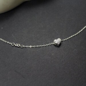Joyería personalizada multi icono. Collar inicial lateral para mujeres, collar de letras descentrado Regalo de cumpleaños de mejor amigo, regalo de pareja