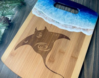 Engraved Galaxy Manta Ray Bamboo Cutting Board: Cosmic Ocean Art