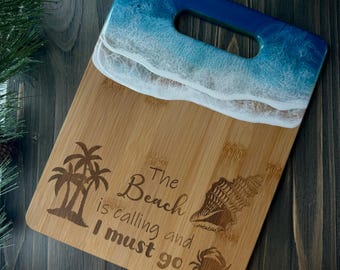 Ocean Wave Cutting/Serving Board with Engraved Jellyfish – Coastal Elegance for Your Kitchen