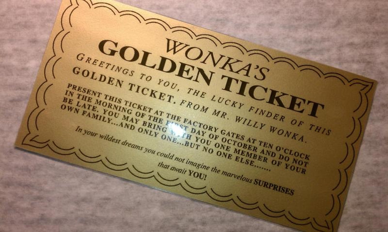 Сколько золотых билетов. Золотой билет. Золотой билет Аленка. Золотой билет на шоколадную фабрику.