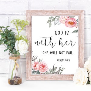 Op de afbeelding: Een printbare kunstprint met een aquarelbloemendesign en de tekst "God is met haar. Zij zal niet falen. Psalm 46:5".