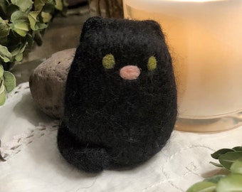 Needle Felted Black Cat, Handmade Wool Animal, Handcrafted Fiber Art, Cute Animal Sculpture, Animal Figurine, Nursery Decor, Handmade Gift
