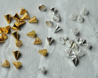 100 unidades de tachinhas cônicas de latão para nail art, manicure e pedicure, 3x3,5 mm.