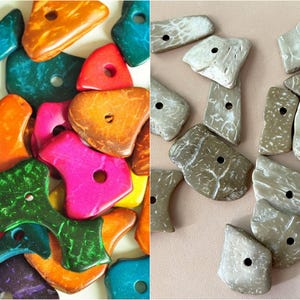100pcs Light Brown / Assorted Colors Natural Coconut Wood Beads Chips Beads Assorted Shapes 10-30mm