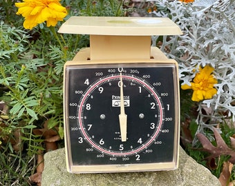 Vintage Princesse Kitchen Scale