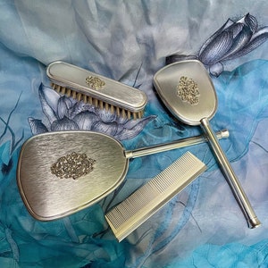 Vintage Dresser Vanity Set