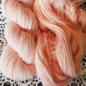 60% Superwash Merino / 20 Alpaca / 20 Nylon, 4ply, fingering, 400m. image 1