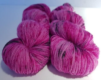 75/20/5 SW merino wool/Nylon/Silver Stellina, 4ply, fingering weight, 400m, (437y) / 100g.