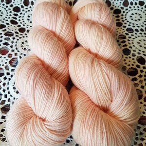 60% Superwash Merino / 20 Alpaca / 20 Nylon, 4ply, fingering, 400m. image 6