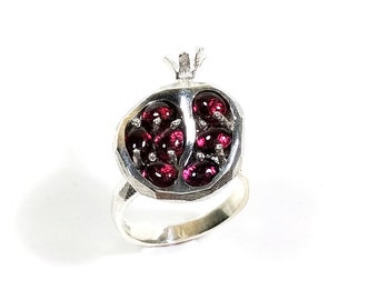 Pomegranate ring in silver and garnets, entirely handmade. made in Italy