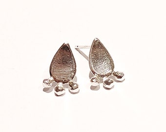 Earring which has the shape of an Cactus.