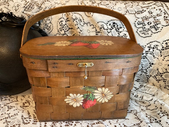 Vintage Basket Purse Strawberry and Daisy Design B