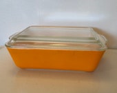 Vintage Pyrex Daisy Orange Refrigerator Dish with Ribbed Lid 0503 1 1 2 Quart