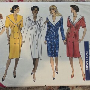 Damklänning med sjömanskrage, vintage-sömnadsmönster, Butterick 4721, storlek 22, Färdigskuren