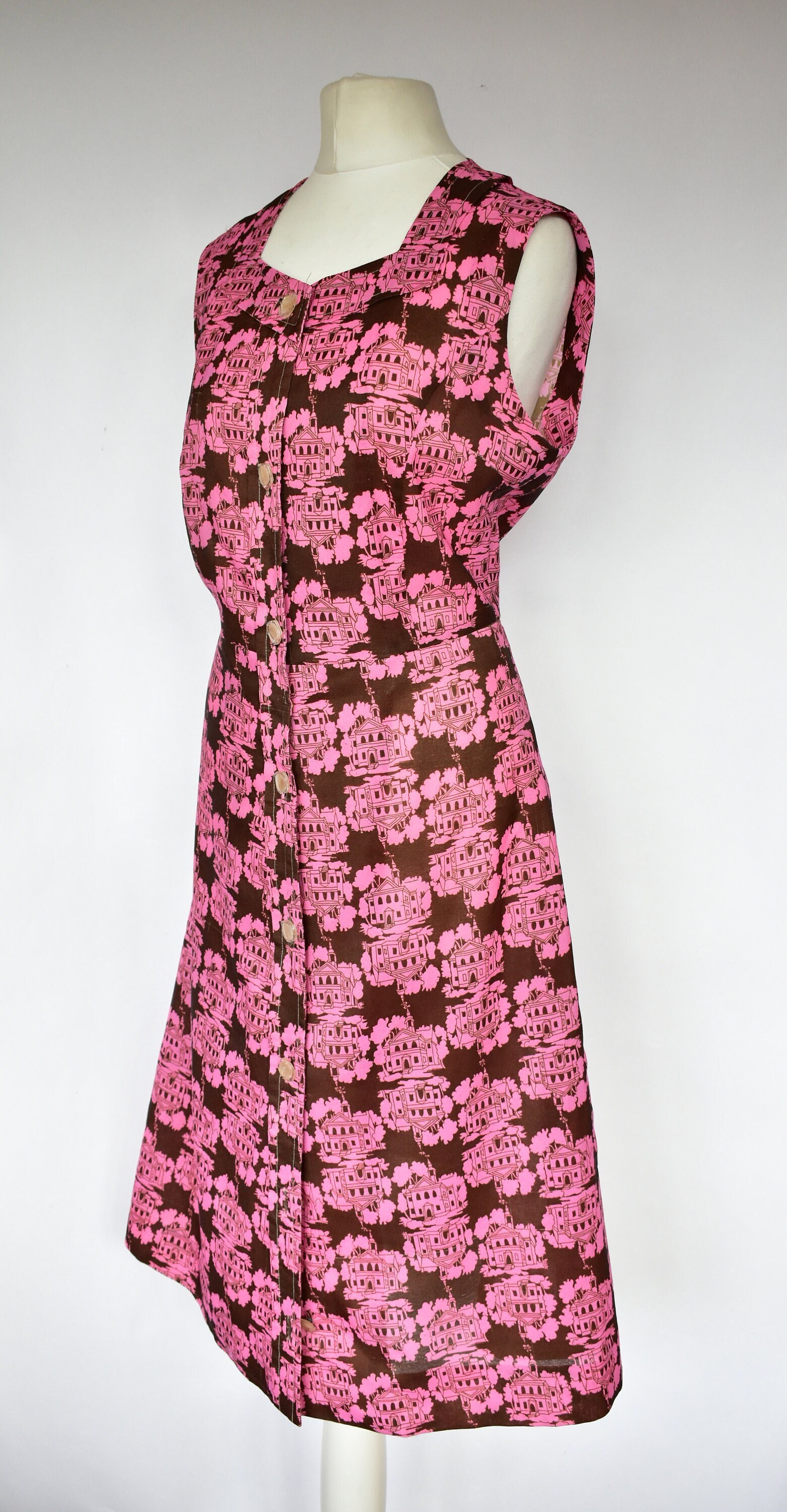 40's Iconic Print Dress Salmon Pink Medium Goodwood Twinwood 40's Iconic Print Dress Salmon Pink Medium Goodwood Twinwood