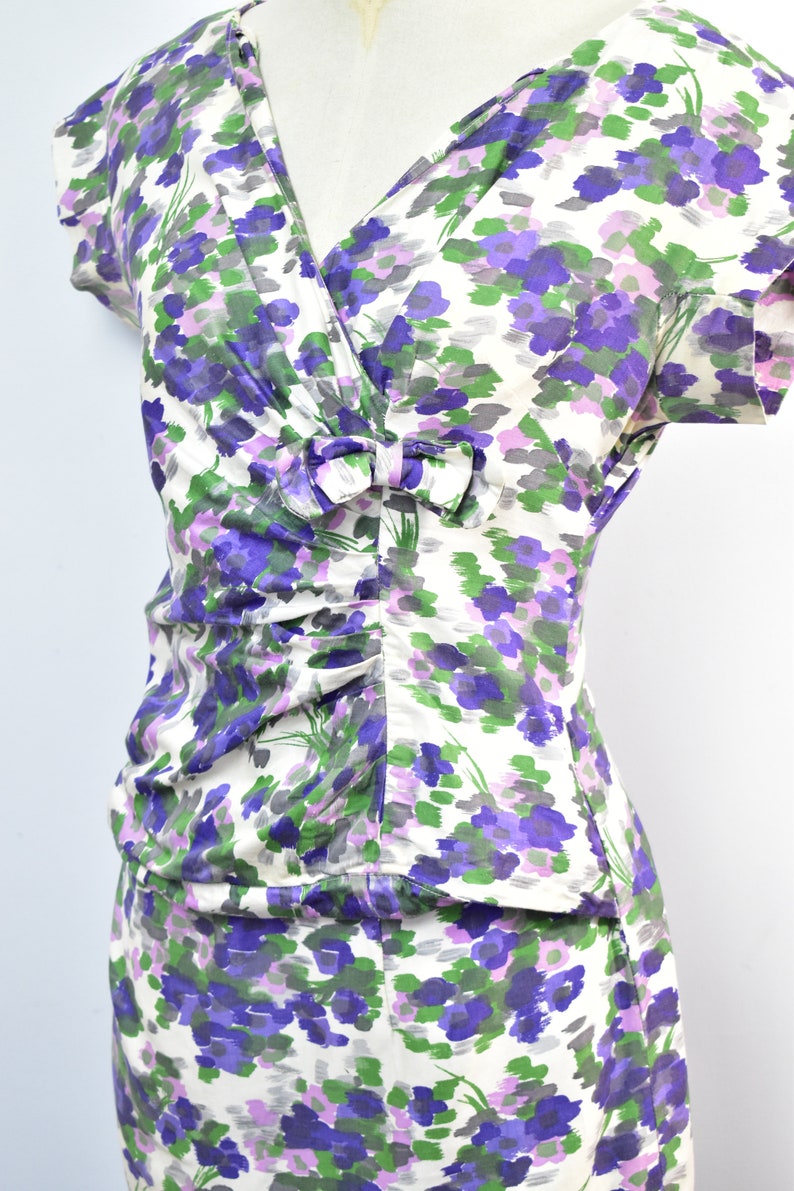 50/'s purple floral wiggle dress tummy gather small