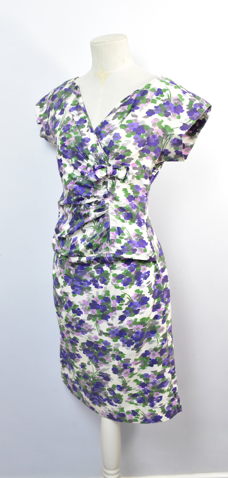 50/'s purple floral wiggle dress tummy gather small