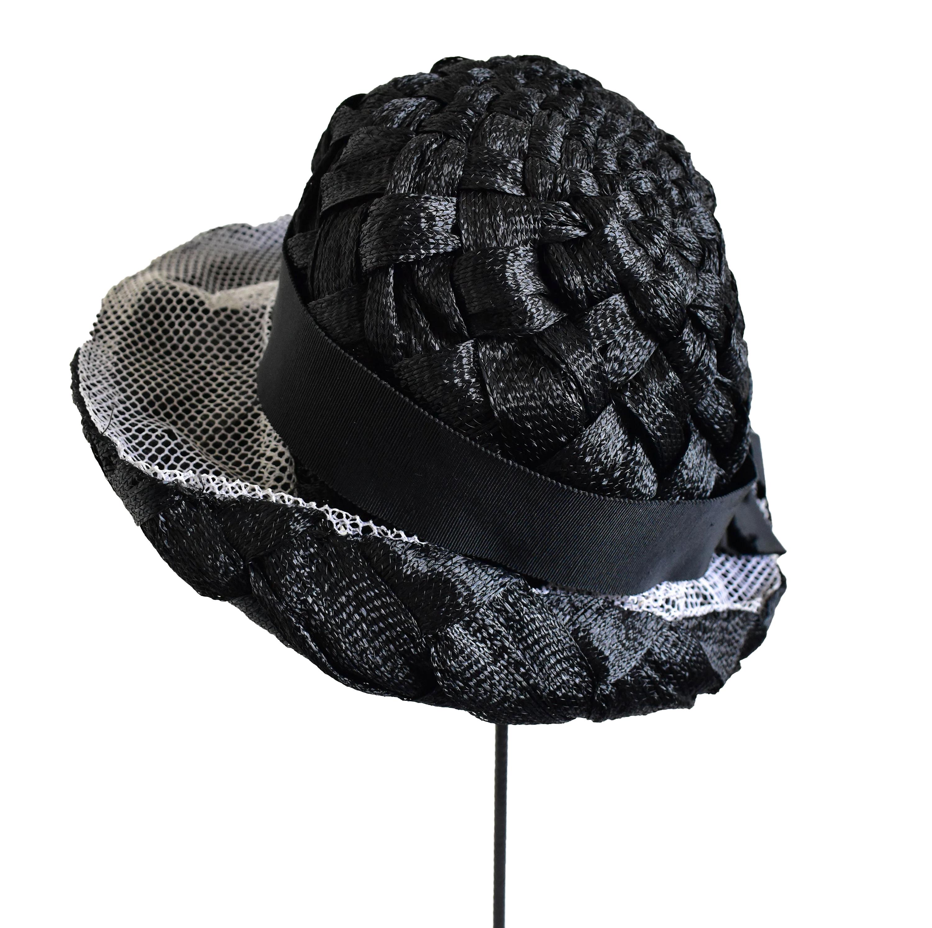 Black and White Hat Vintage 60 display picture 1