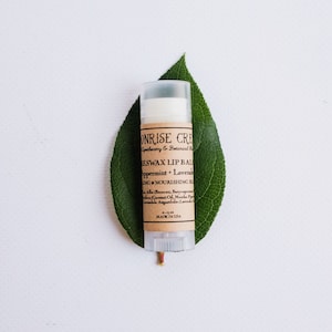 Bálsamos labiales de cera de abejas • Disponibles en diferentes mezclas • Mezcla curativa y nutritiva