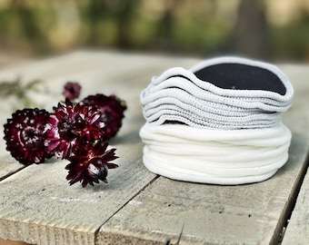 Reusable Facial Rounds • 10 Black Cotton Rounds • 10 White Bamboo Linen Rounds • 1 Large Cotton Wash Bag