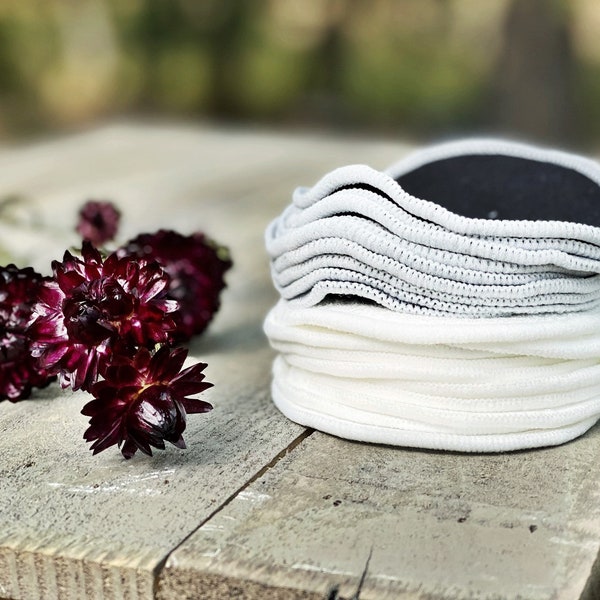 Reusable Facial Rounds • 10 Black Cotton Rounds • 10 White Bamboo Linen Rounds • 1 Large Cotton Wash Bag