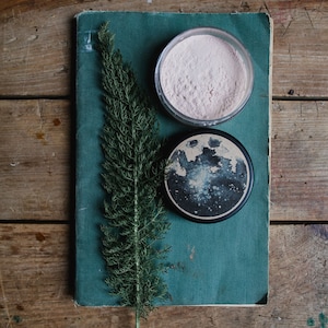 Translucent Mineral Finishing Powder: Vegan Earth Tone Makeup