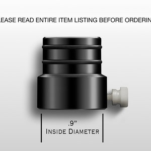 Peut inclure: Raccord de tuyau en métal noir avec un diamètre intérieur de 2,3 cm. Le raccord a une extrémité filetée avec un capuchon en plastique blanc.