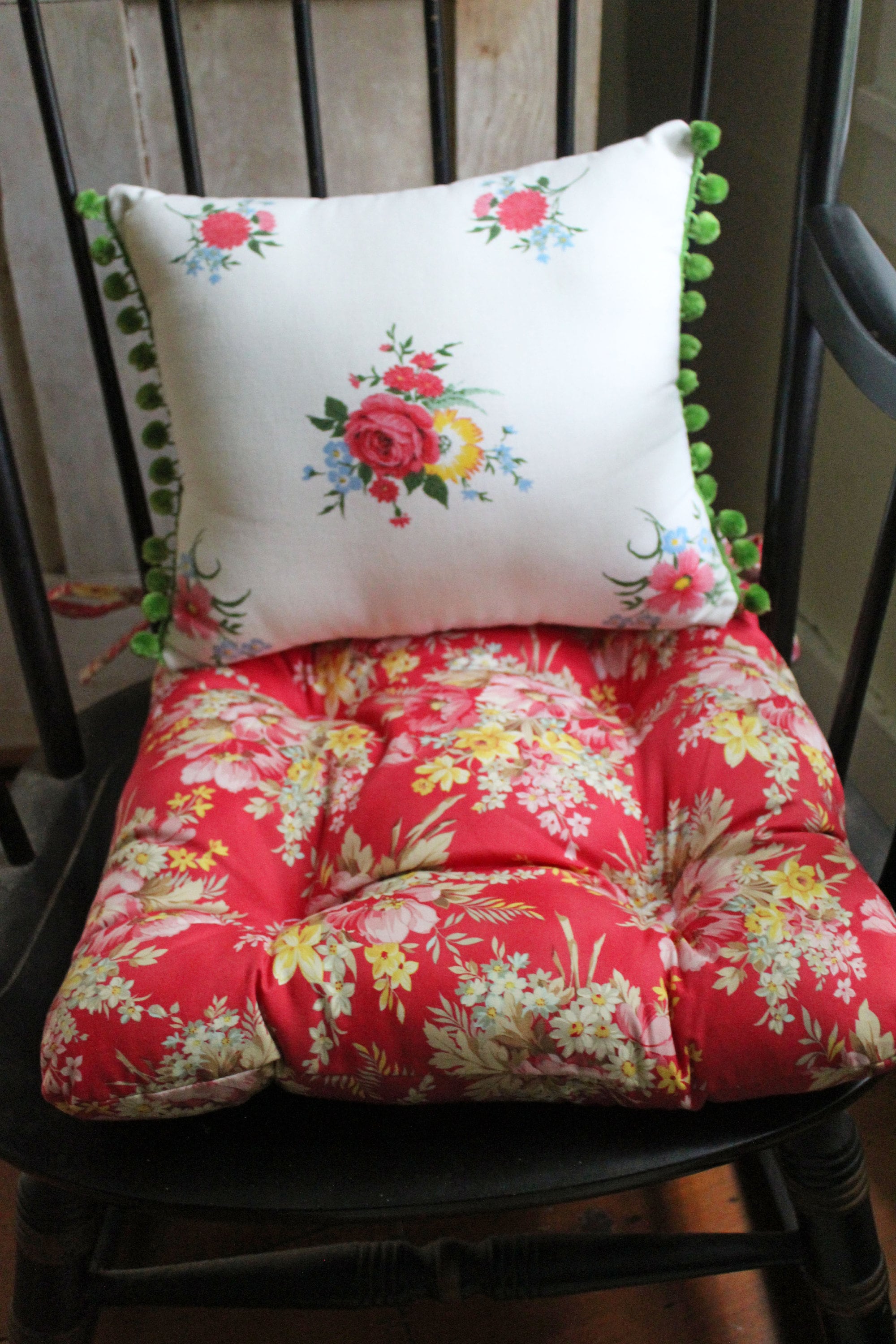 Purple Pink Rose Print Floral Puffy Chair Cushion and Tabletop Set